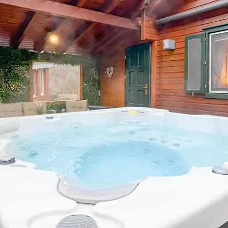 בית נופש 10-personen-wellness-chalet In Erster Reihe Am *