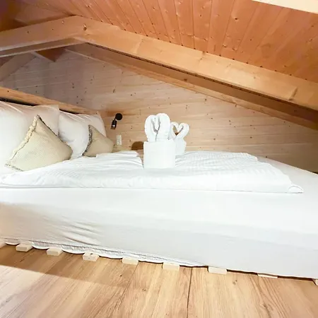 Feriehus 10-personen-wellness-chalet In Erster Reihe Am Rieden (Mayen-Koblenz)